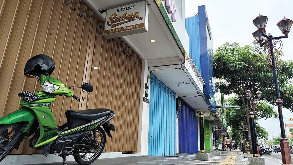 Toko emas di Nganjuk sepakat tutup setiap hari Jumat sejak puluhan tahun lalu.