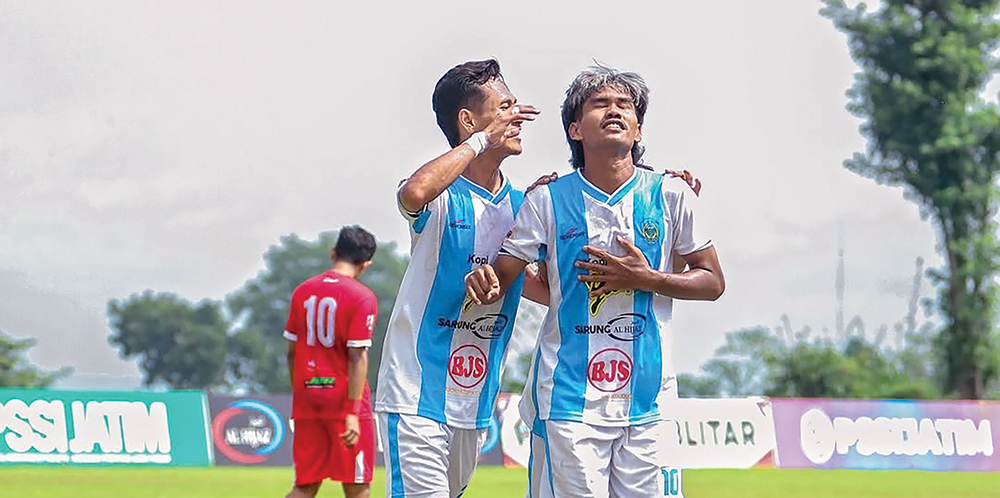 TAMBAH AMUNISI: Pemain Persenga merayakan gol di babak penyisihan. Laskar Singo Barong rekrut pemain Timnas Indonesia.