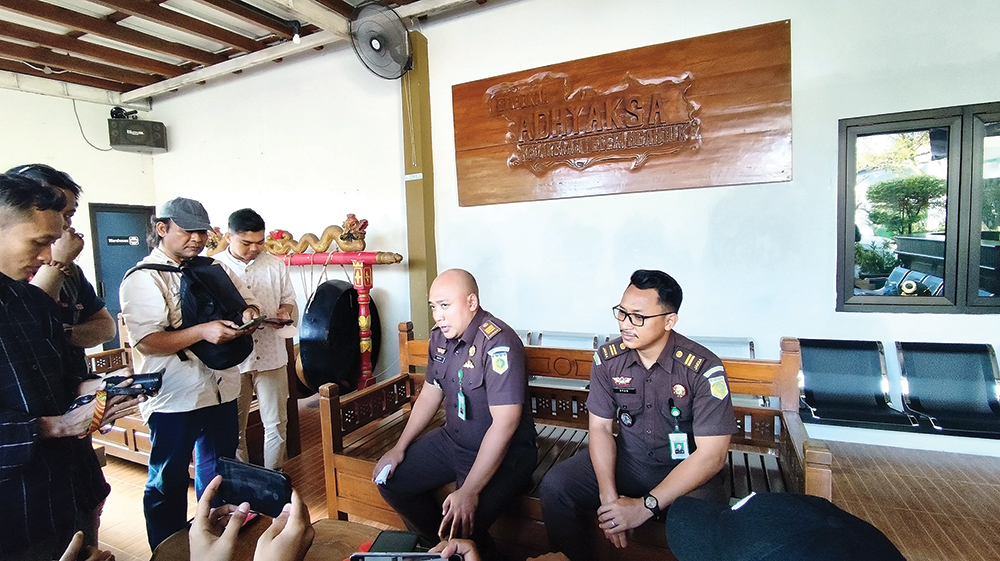 Penyerapan dana desa di Kabupaten Nganjuk tidak maksimal. Penyebabnya ada dua. Pertama, kepala desa terjerat dugaan korupsi dana desa. Kedua, surat pertanggungjawaban (SPj) yang tidak beres.