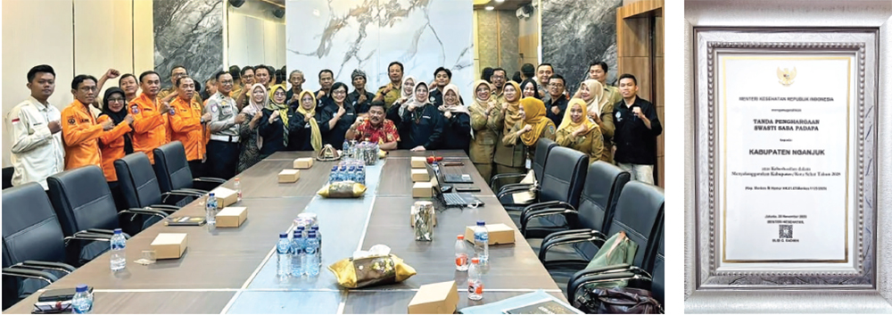 BANGGA: Bupati Marhaen Djumadi dan Kepala Dinkes Nganjuk dr Tien Farida Yani foto bersama setelah meraih Penghargaan Swasti Saba Padapa.