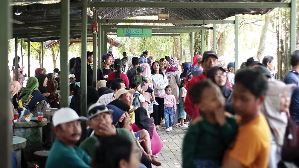Pengunjung membeludak di libur panjang Natal dan Tahun Baru 2026.