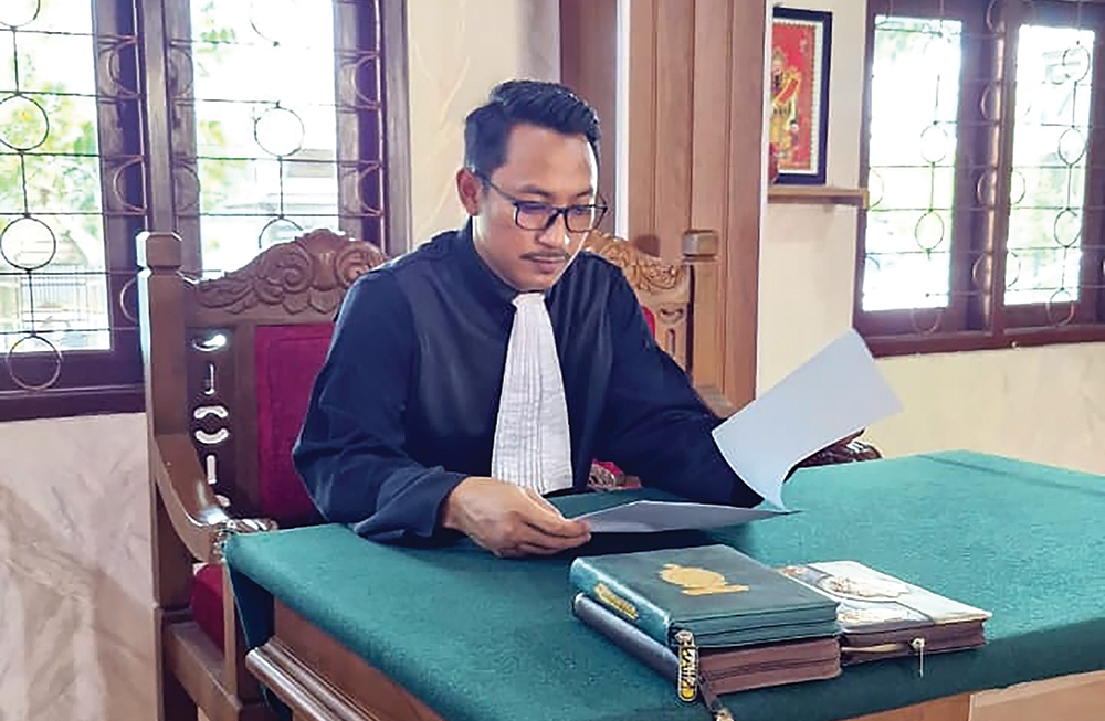 JAKSA MUDA: Jaksa Muhammad Ryan Kurniawan saat membacakan tuntutan di persidangan.