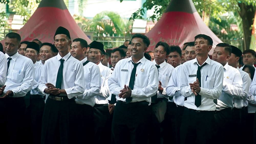 BKPSDM Tegaskan PPPK Termasuk ASN. Pegawai Pemerintah dengan Perjanjian Kerja (PPPK) paruh waktu dipastikan akan mendapat THR dan gaji ke-13.