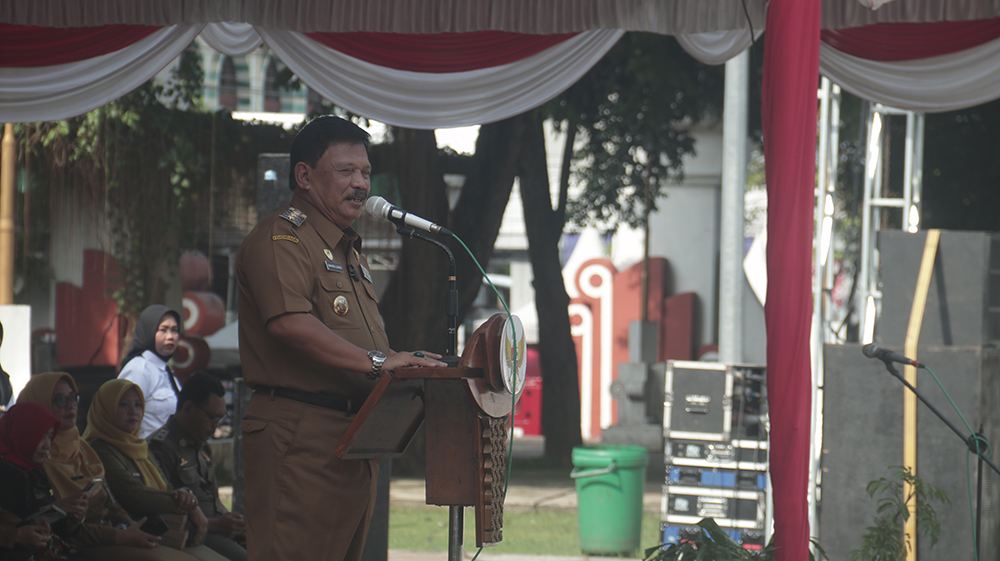 Bupati Marhaen Djumadi saat pelantikan PPPK paruh waktu. Gaji Penuh Waktu sudah cair untuk Januari.