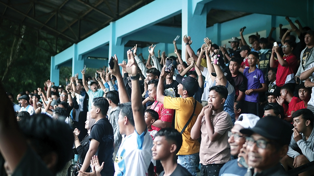 KURANG LAYAK: Stadion Anjuk Ladang butuh banyak pembenahan.