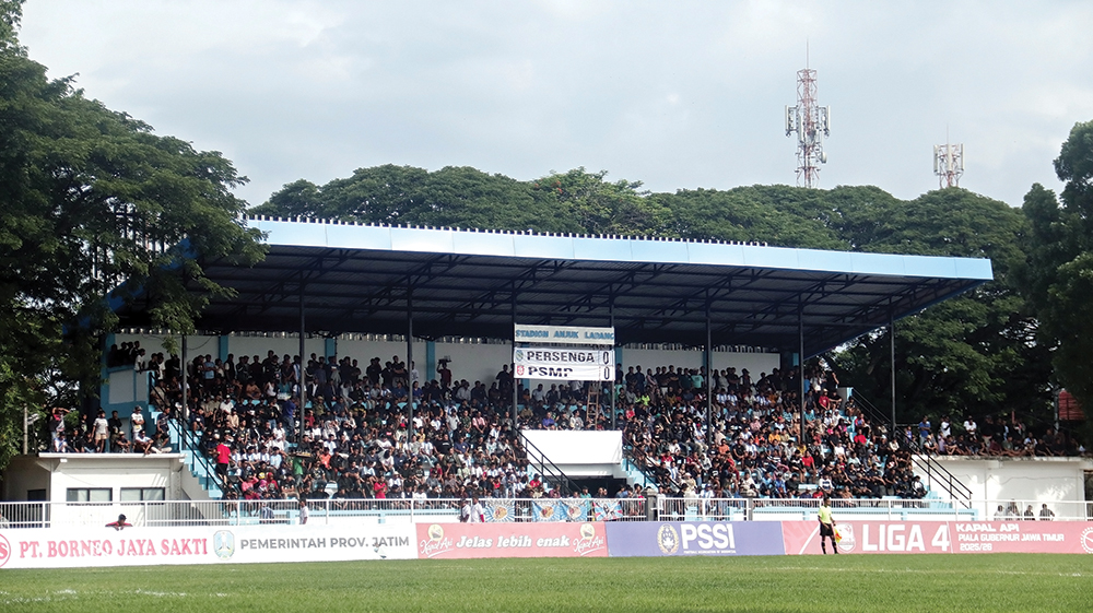 KANDANG SINGO BARONG: Supermania memadati Stadion Anjuk Ladang setiap Persenga berlaga. Laskar Singo Barong ingin menjadi ruan rumah babak 16 besar Liga 4 Jatim.