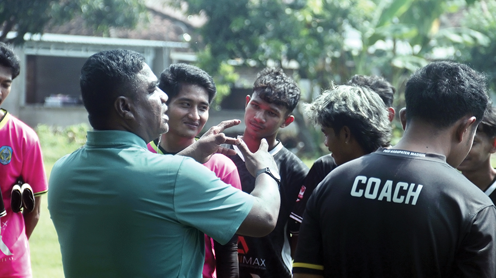 JANGAN DUGEM: Pelatih Persenga Heru Sunarno meminta pemainnya fokus menghadapi babak 16 besar Liga 4 Jatim.