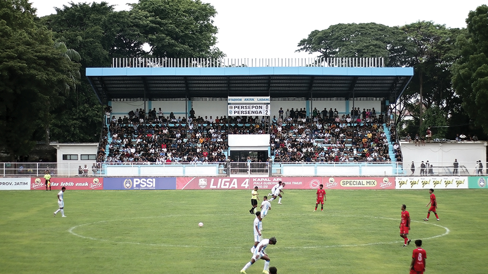 ANGKER: Pemain Persenga saat tampil di babak penyisihan. Sore ini, Persenga bidik kemenangan lawan Baruna.