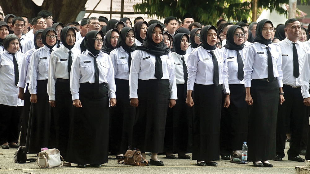 MENUNGGU GAJI PERTAMA: PPPK paruh waktu saat dilantik di Alun-Alun Nganjuk (30/12/2025).