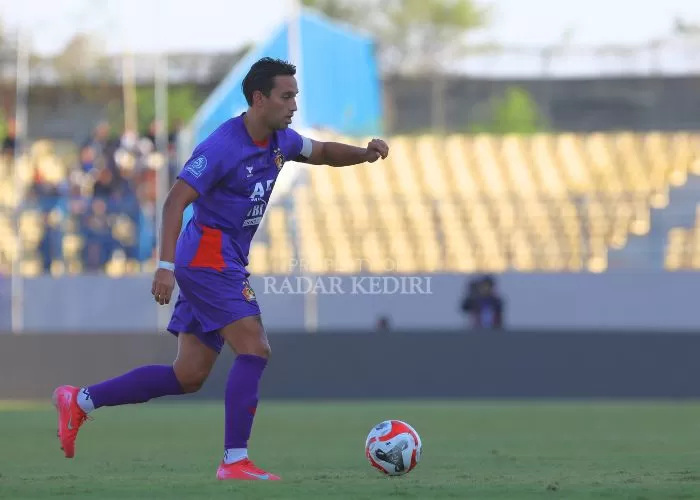 Kapten Persik Kediri Ezra Walian