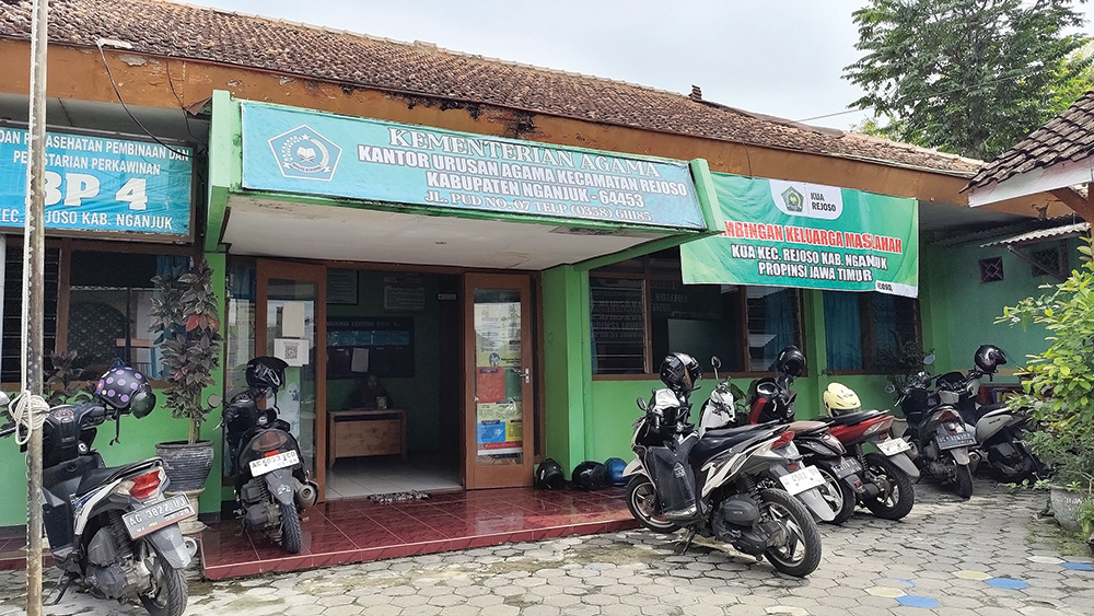foto-foto: novanda nirwana/jprk KREATIF: Kantor Urusan Agama (KUA) Rejoso membuat konten menarik di media sosial untuk memikat Generasi Z.