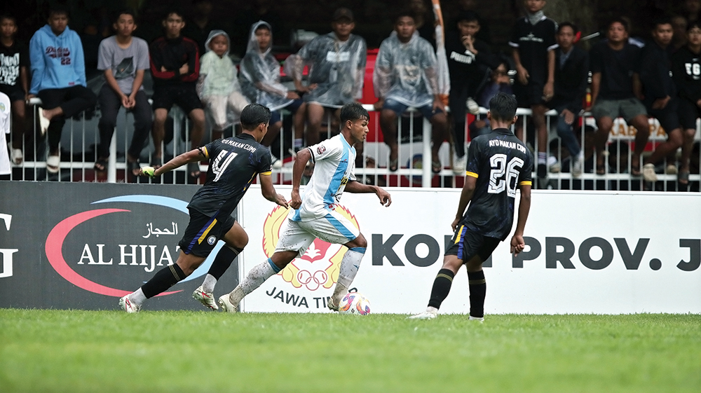 DAPAT BONUS: Pemain Persenga saat menghadapi Baruna Nusantara. Pemain dapat bonus libur latihan.