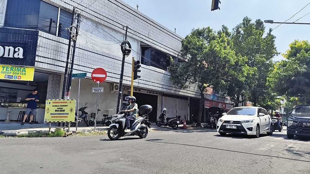 PERUBAHAN ARUS LALIN: Arus lalin di Jalan Dermojoyo akan diubah menjadi dua arah mulai hari ini.