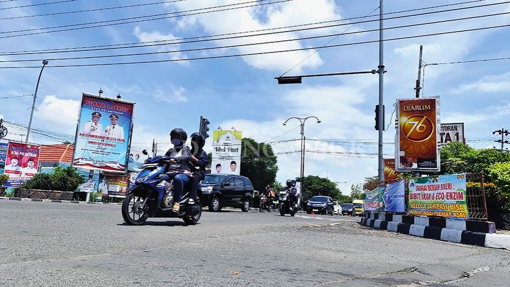 RAWAN LAKA: Perempatan Kertosono masuk blackspot. Satlantas Polres Nganjuk tingkatkan kewaspadaan.