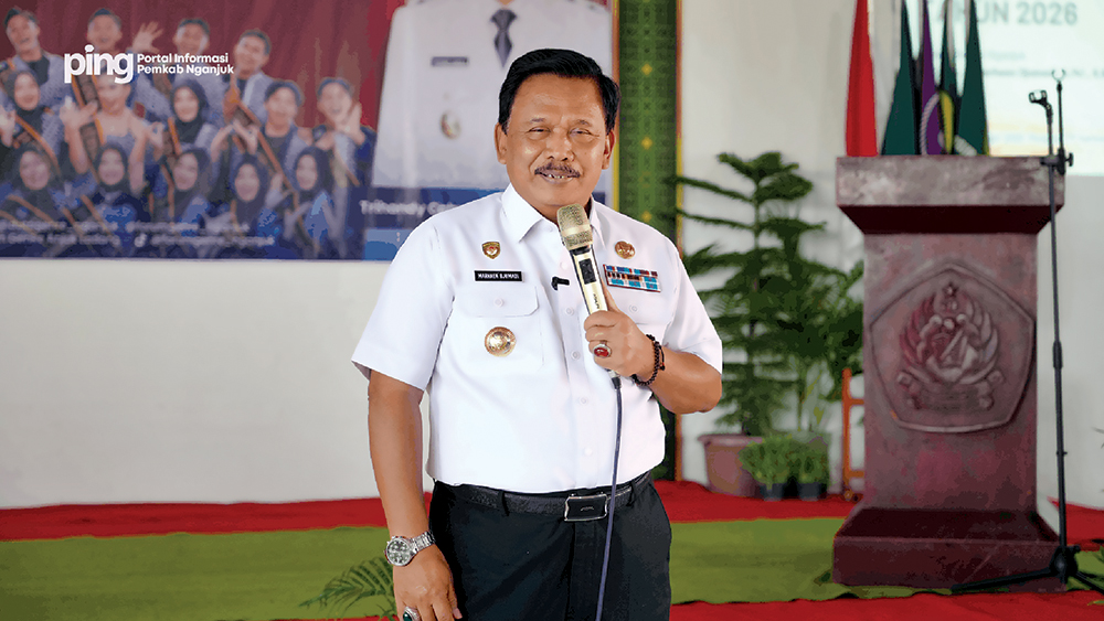 BERI MOTIVASI: Bupati Marhaen Djumadi menjelaskan tentang manfaat generasi berencana.