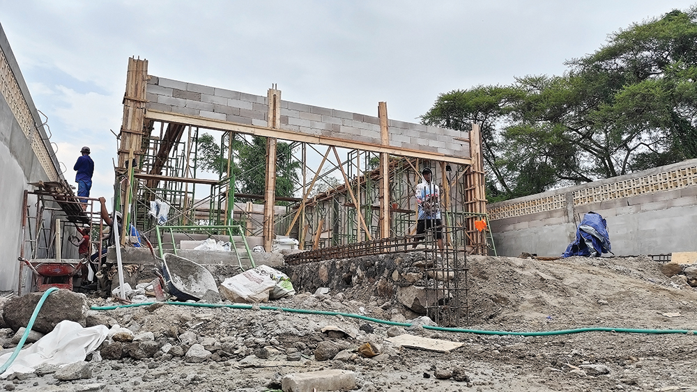 MEGAH: Pembangunan Museum Marsinah di Sukomoro dikebut. Panjang bangunan bertambah 36 meter karena desainnya berubah.