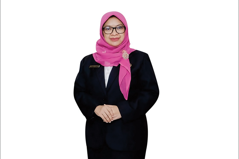 dr Tien Farida Yani