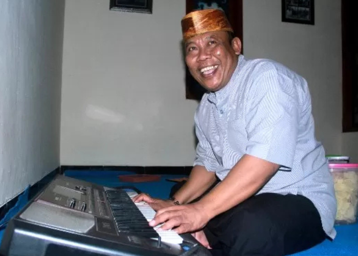 TINGGAL KENANGAN: Sosok Harianto semasa hidup ketika menunjukkan skill bermain piano.