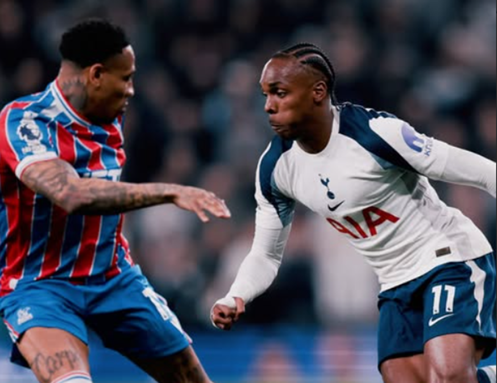 Duel sengit antara pemain Tottenham Hotspur dan Crystal Palace dalam lanjutan Premier League.