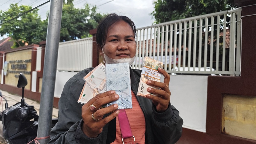 SIAP LEBARAN: Uang Baru yang kini lagi diburu warga. 