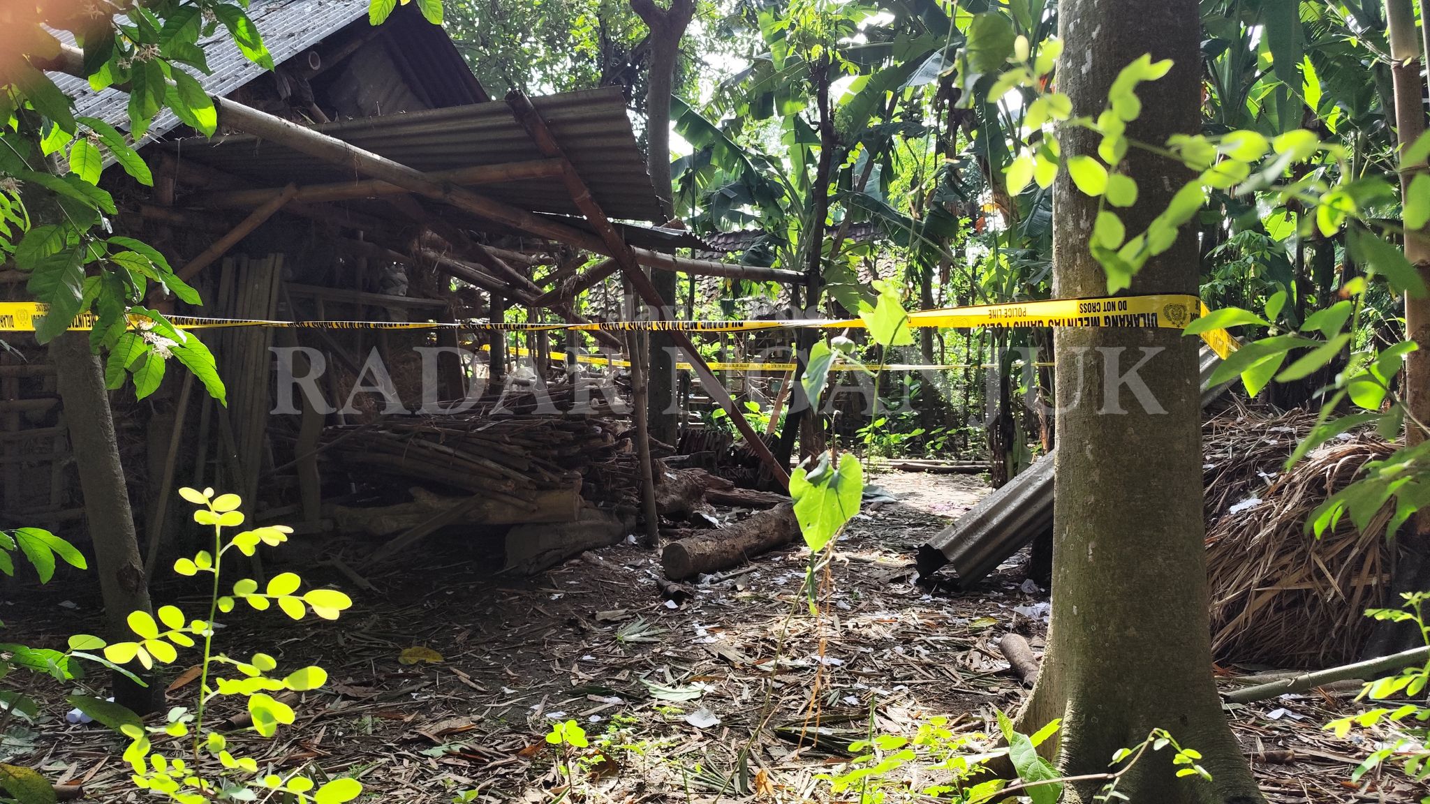 suasana tempat kejadian perkara pasca ledakan di Desa Drenges, Kecamatan Kertosono