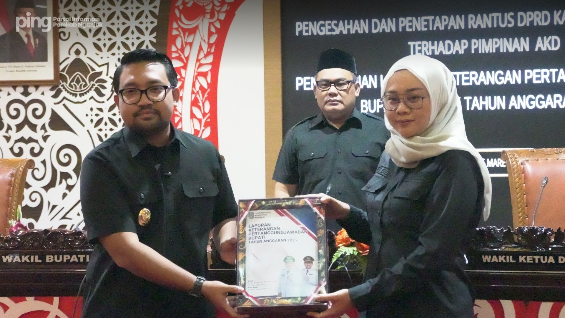 Wakil Ketua DPRD Nganjuk Sri Endah Murtini menerima LKPJ Bupati Nganjuk Tahun Anggaran 2025