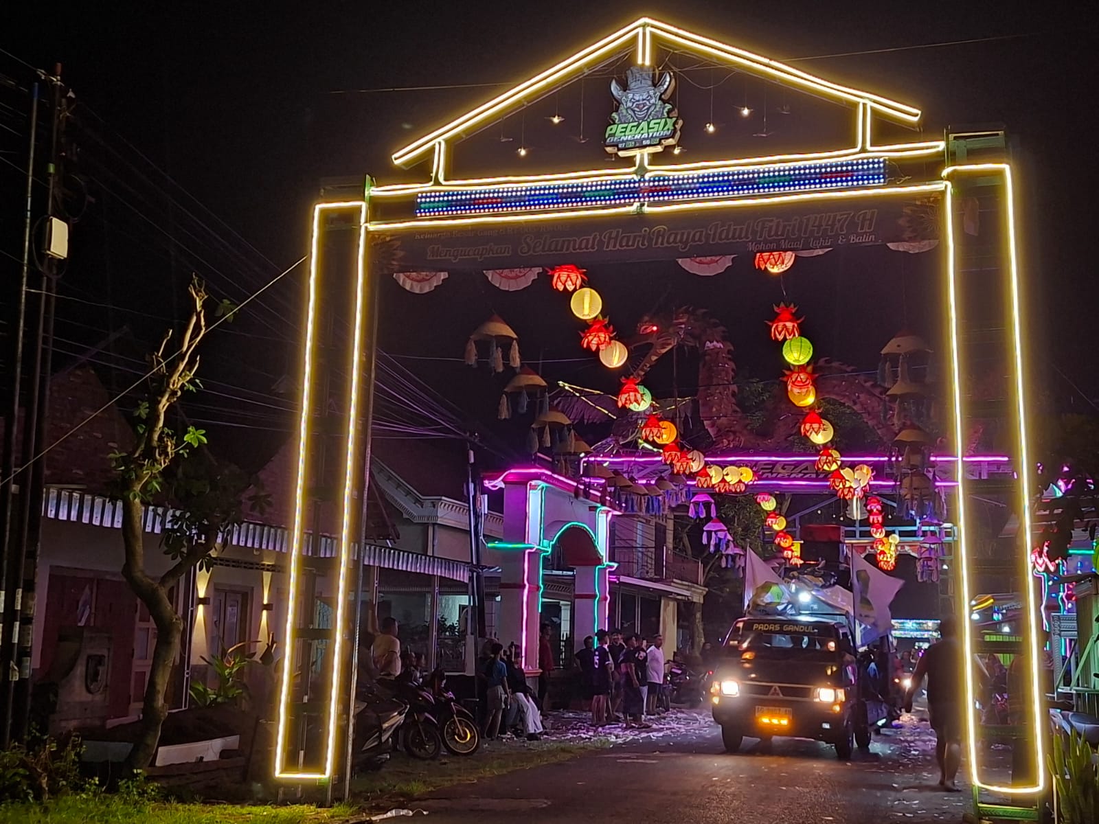 KREATIF: Lampion menghiasi Desa Kalirong di momentum Idulfitri 