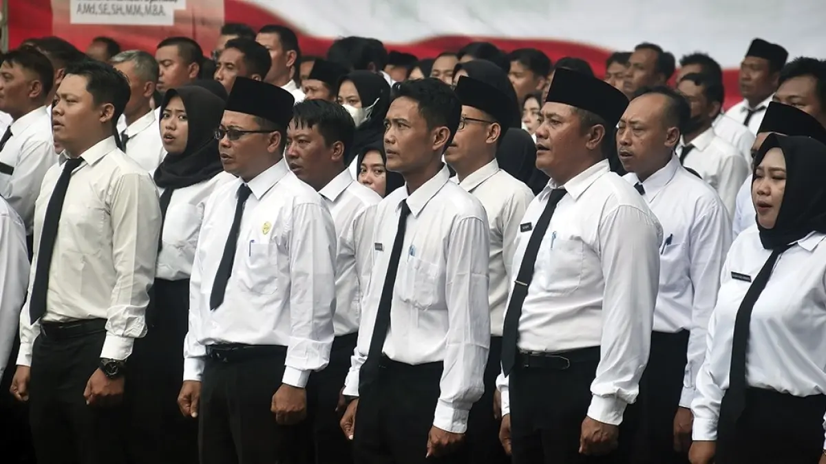 KHIDMAT: ASN Nganjuk berbaris rapi. (FOTO: Karen Wibi/JPRK)