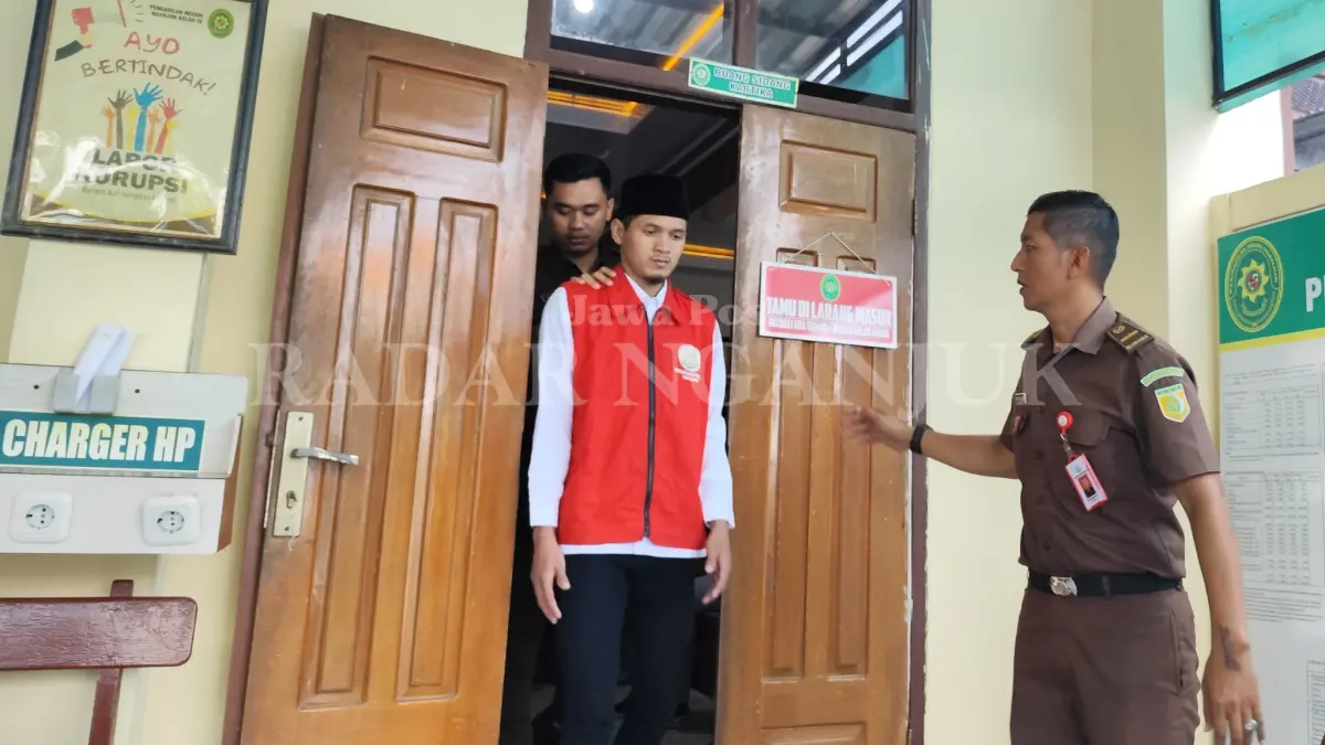 Danang keluar sidang