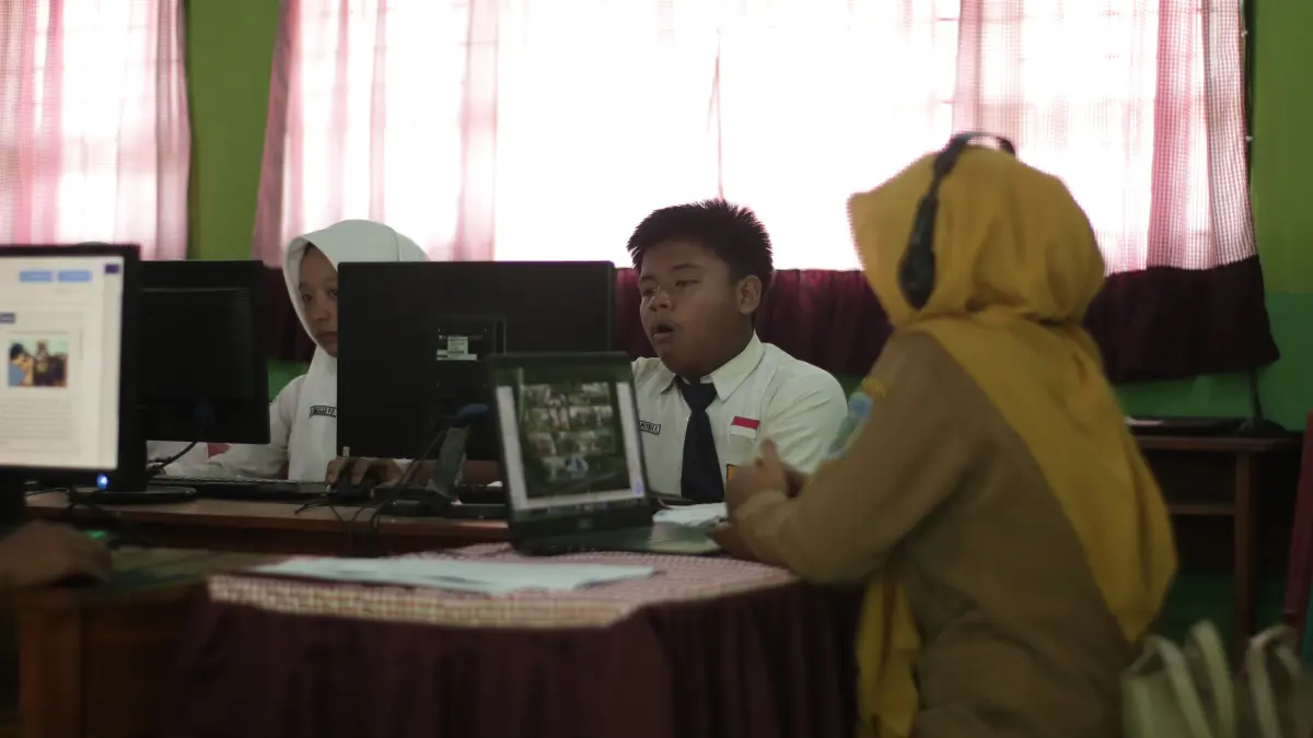Siswa SMPN 4 Nganjuk saat mengerjakan tes kemampuan akademik
