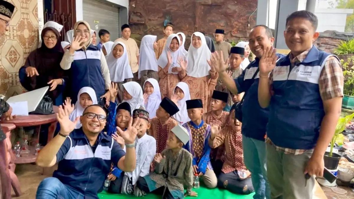 FIF Group menyerahkan bantuan senilai Rp 370 juta kepada 37 panti asuhan di seluruh wilayah Indonesia