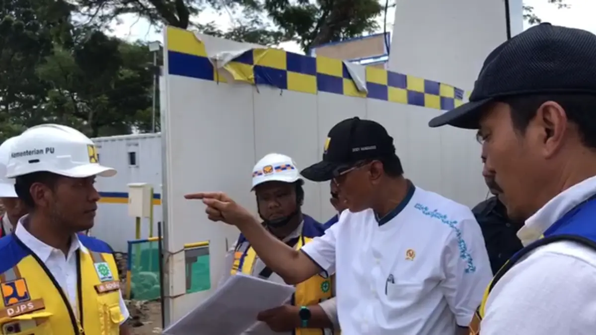 Menteri Pekerjaan Umum (PU) Dody Hanggodo saat berkunjung ke Sekolah Rakyat di Desa Balonggebang, Kecamatan Gondang 