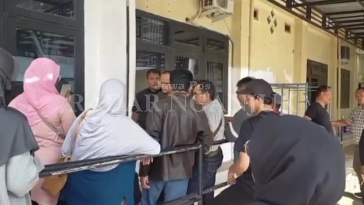 Puluhan korban investasi bodong mendatangi Polres Nganjuk