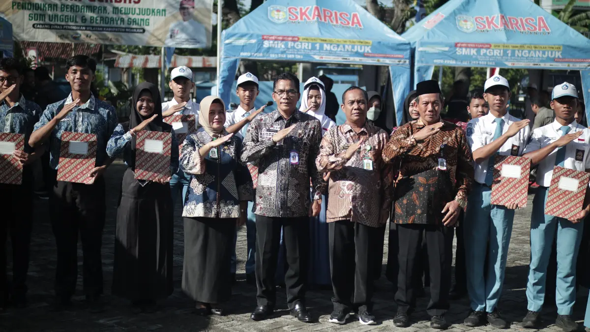 Cabang Dinas Pendidikan (Cabdindik) Provinsi Jawa Timur (Jatim) wilayah Kabupaten Nganjuk menggelar acara Bakti Sosial 
