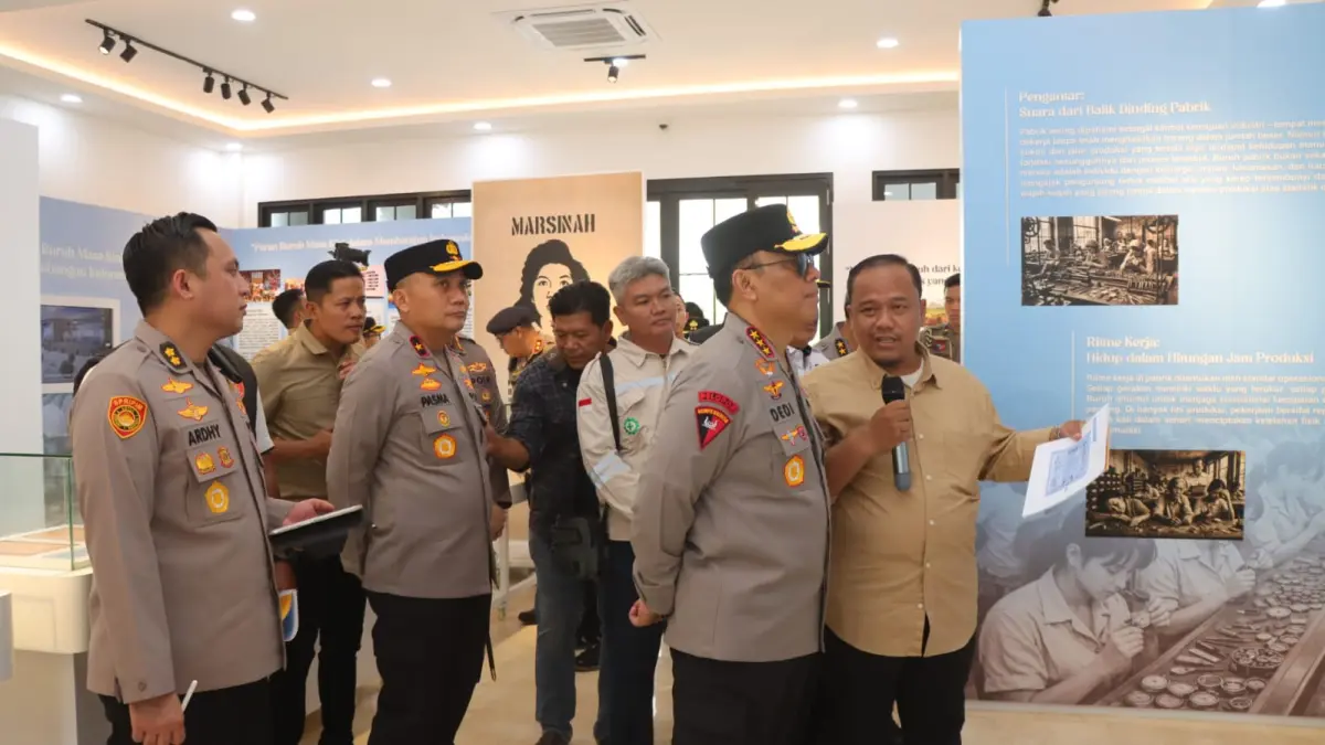 Wakapolri Komjen Pol. Prof. Dr. Dedi Prasetyo mengecek Museum Marsinah