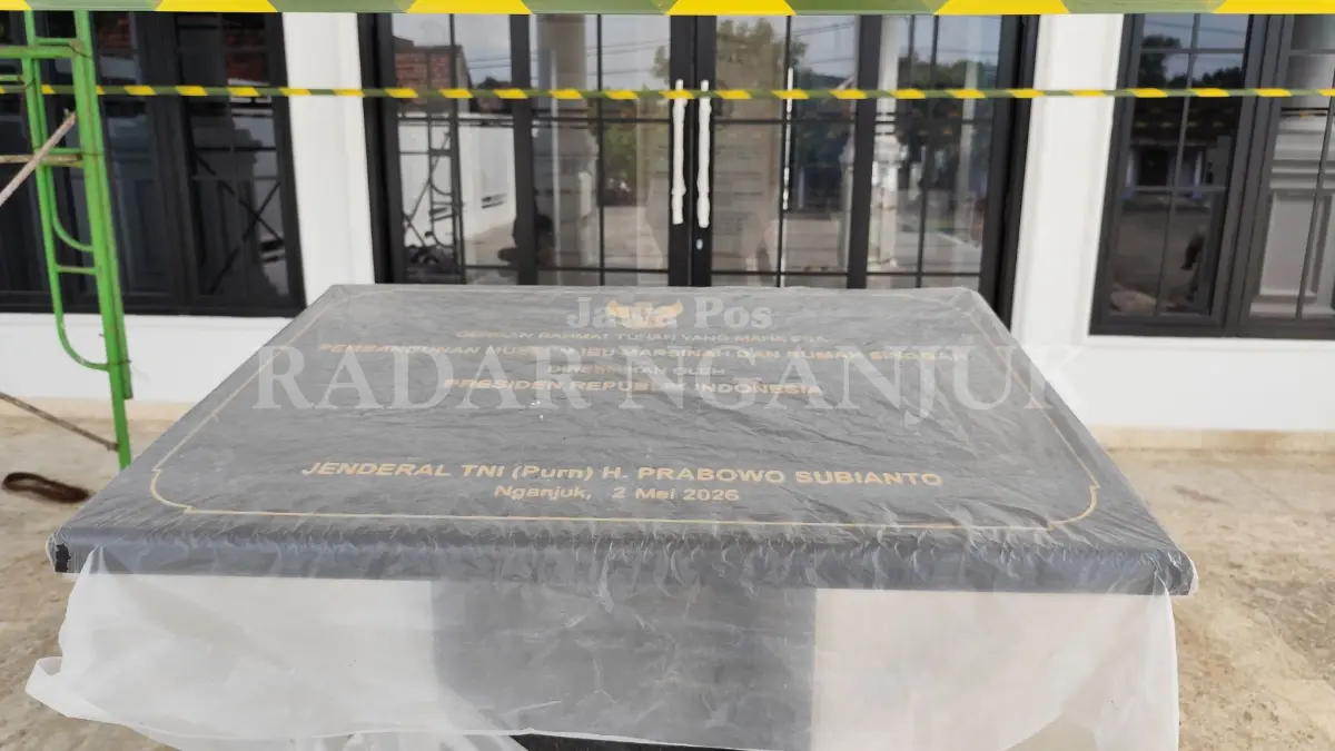 Prasasti untuk tanda tangan Prasasti untuk tanda tangan Presiden Prabowo harus diganti 