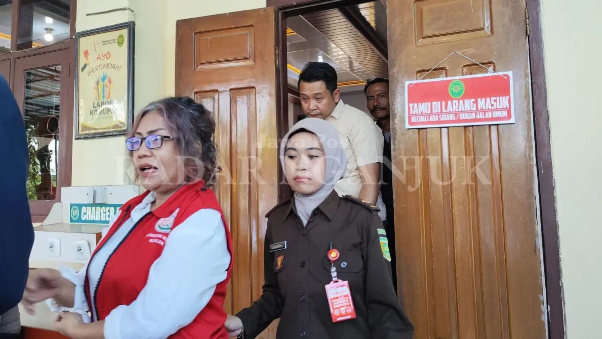 Yulma usai menjalani sidang di PN Nganjuk