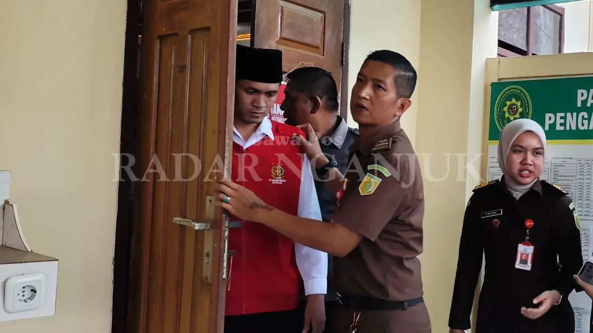 Danang Susilo digelandang keluar ruang sidang