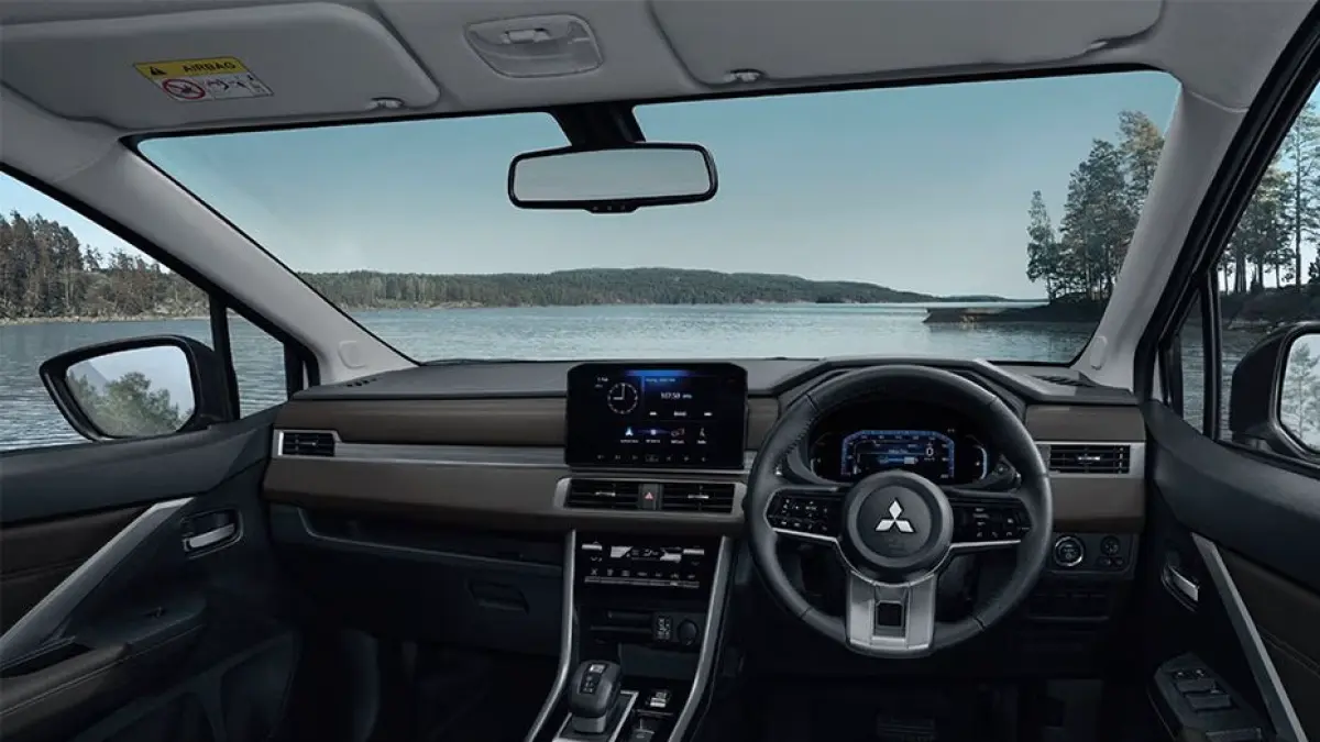 Interior Mitsubishi Expander Hybrid