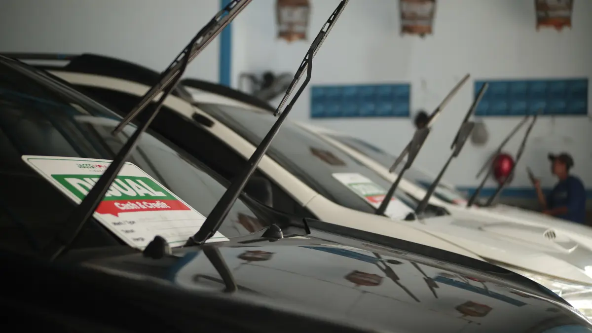 Showroom mobil di Kabupaten Nganjuk. Penjualan mobil solar menurun