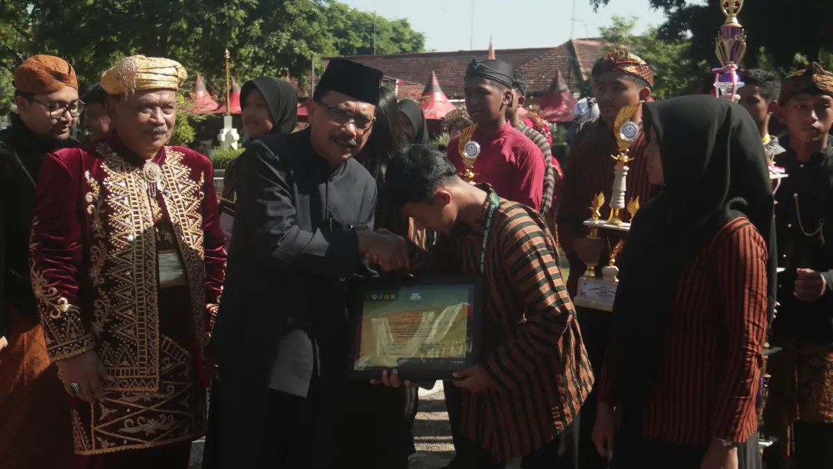 Ketua DPRD Kabupaten Nganjuk Tatit Heru Tjahjono mendukung kemajuan pendidikan di Kota Angin.