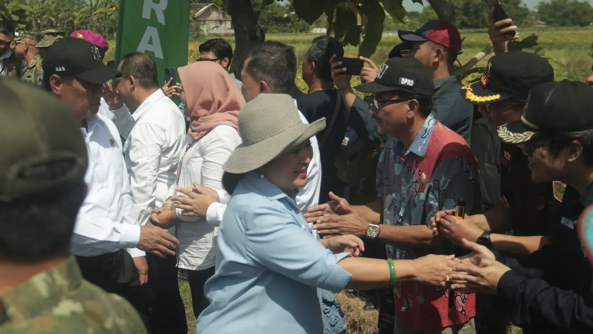 Ketua DPRD Nganjuk mengikuti panen raya di Wilangan
