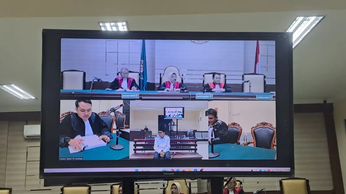 Terdakwa Sujono mendengarkan tuntutan dari JPU