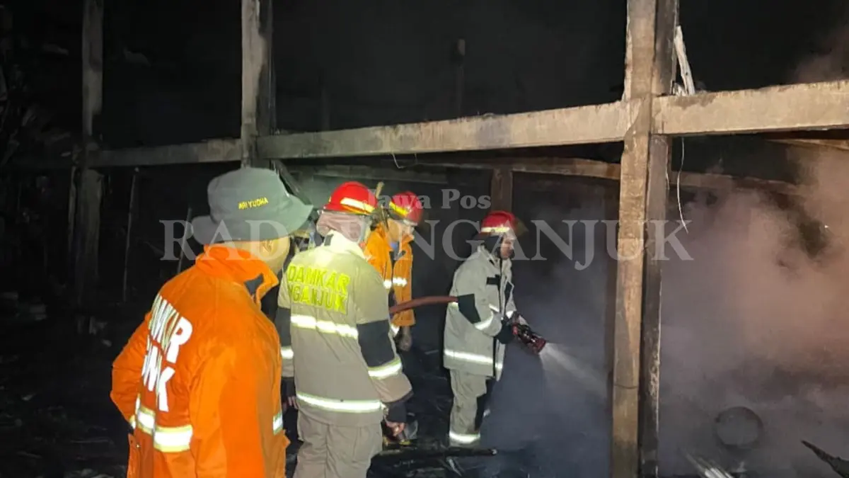 Kandang dan Ayam di Kertosono Terbakar