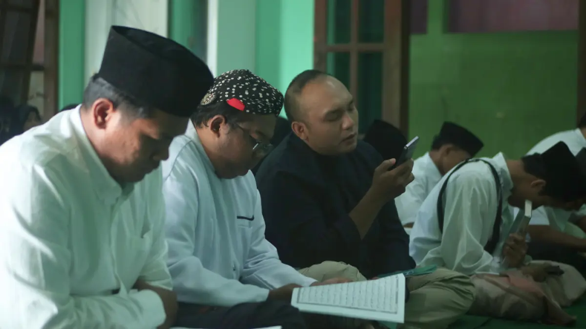 Guru SMPN 7 Nganjuk khusus mengikuti Gerakan Nganjuk Mengaji. 