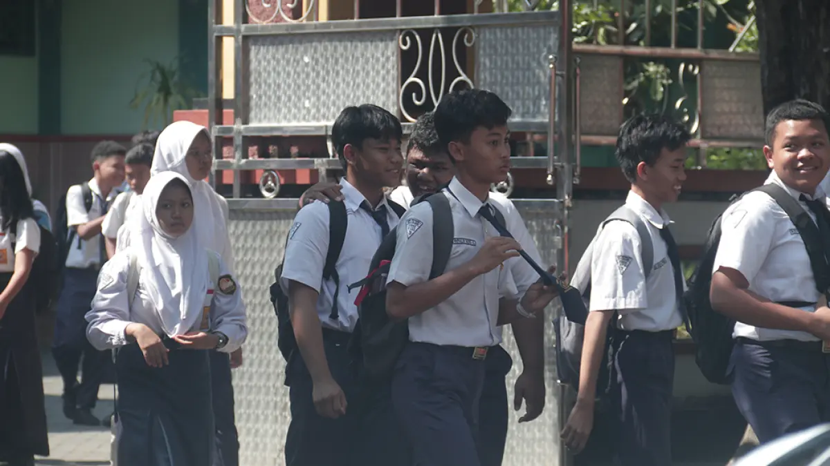 Siswa SMP Negeri 1 Nganjuk pulang sekolah.