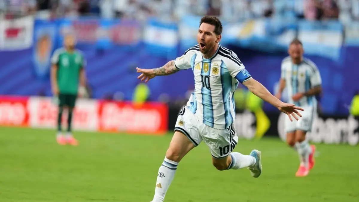 Pemain Argentina, Lionel Messi merayakan gol dalam pertandingan Grup J Piala Dunia 2026 melawan Aljazair. (AP Photo/Ed Zurga)