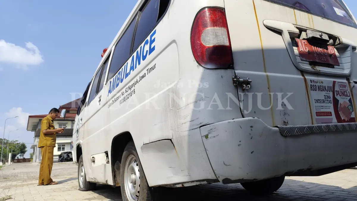 ambulans mangkrak belum di lelang BPKAD