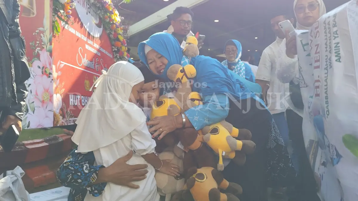 Hujan Air Mata Warnai Kedatangan 730 Jemaah Haji&nbsp;