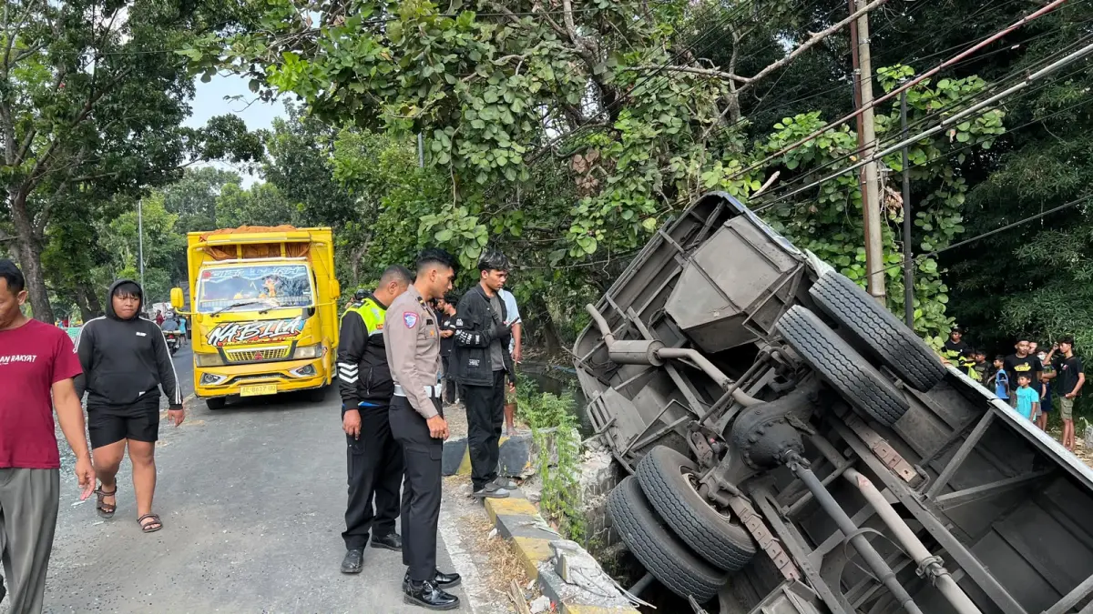 Kecelakaan Bus Sugeng Rahayu Lawan Truk